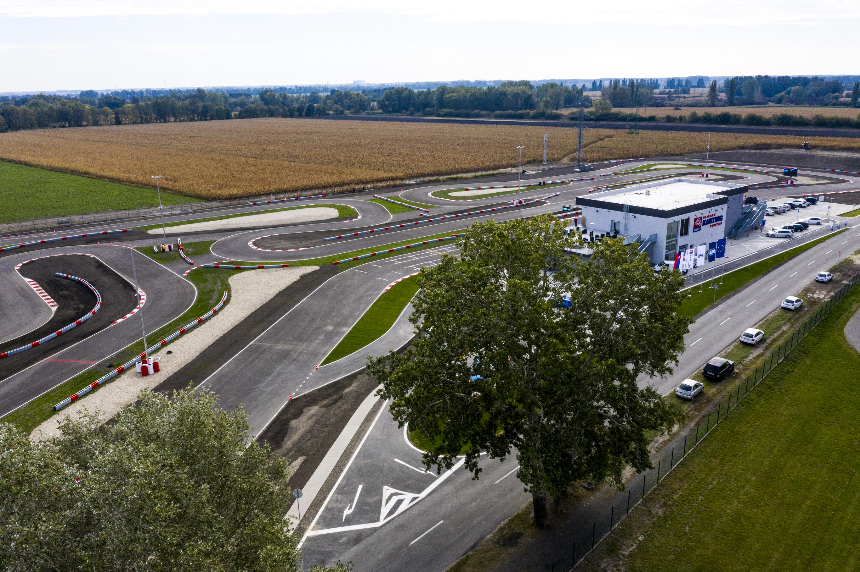 Orechová Potôň, 15.10.2019 – Po oficiálnom otvorení motokárového centra na SLOVAKIA RINGU prichádzajú testovacie dni pre jednotlivcov s vlastnými motokárami. Stane sa tak už najbližší víkend, 19.-20.10.2019.